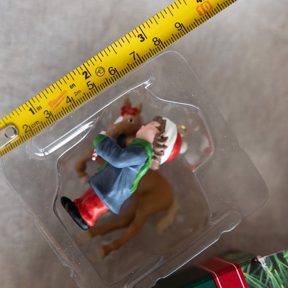 Keepsake ornament Sweet talk a foal and a boy - Picture 10 of 11